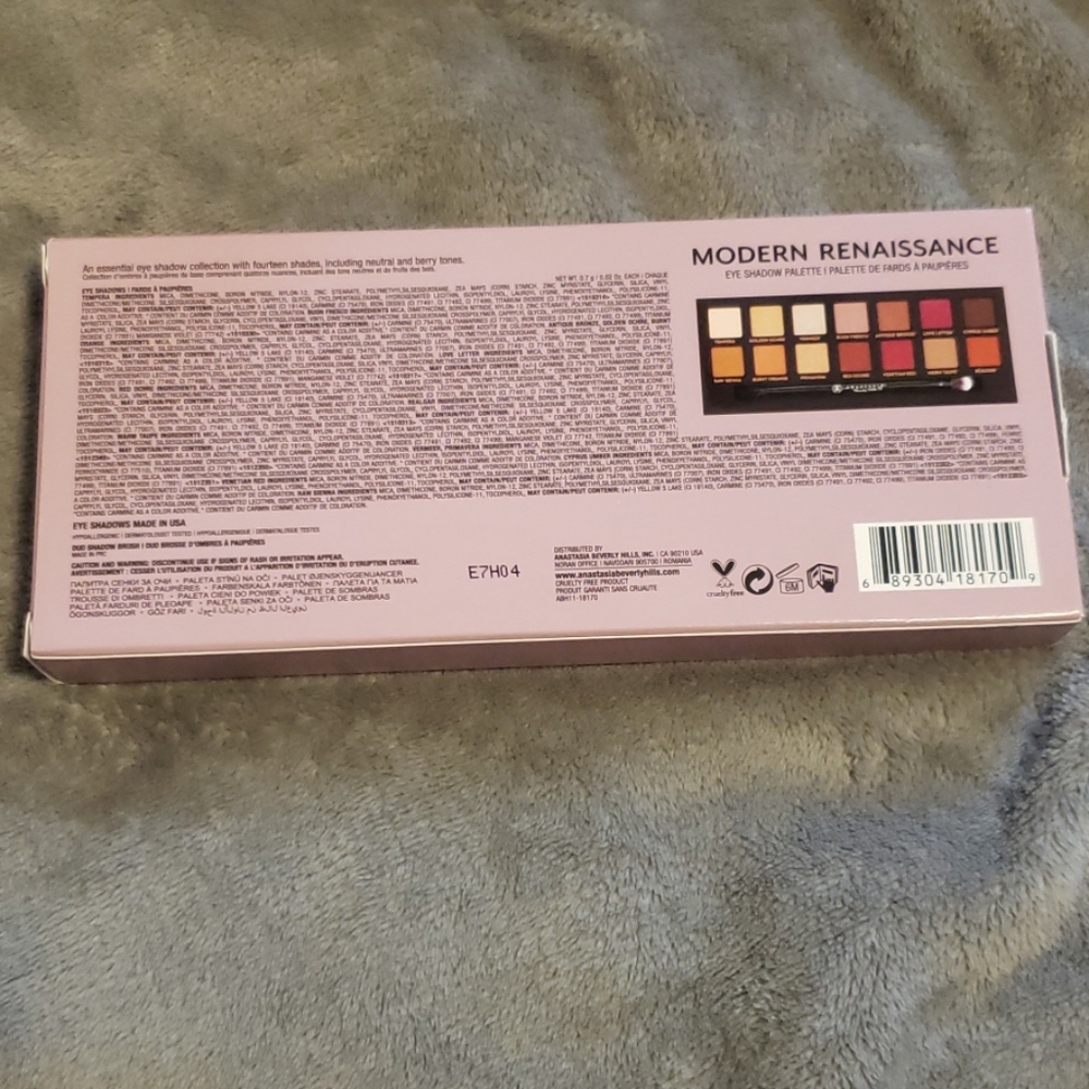 Makeup - Picture 2 of 4